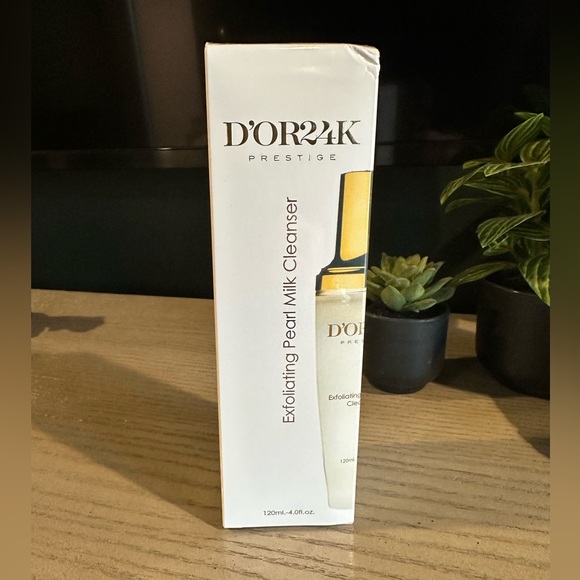 D’or 24K Prestige Exfoliating Pearl Milk Cleanser - Picture 2 of 5